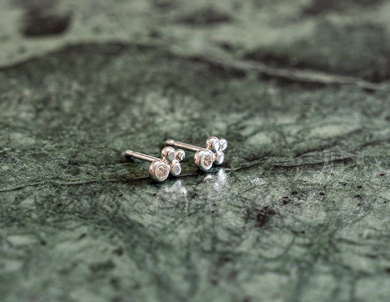 Ørestikker med dots